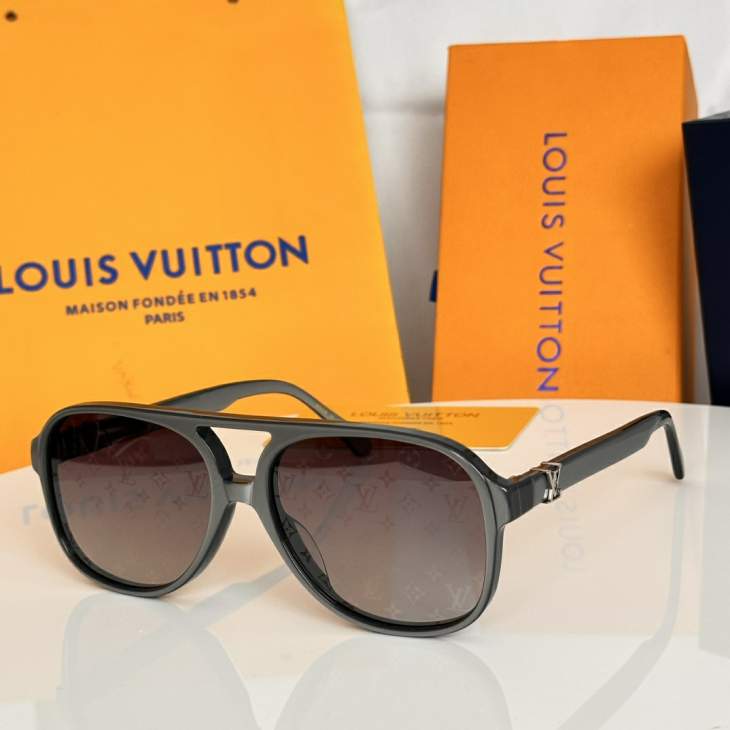 Picture of Louis Vuitton Sunglasses _SKUfw79339271fw